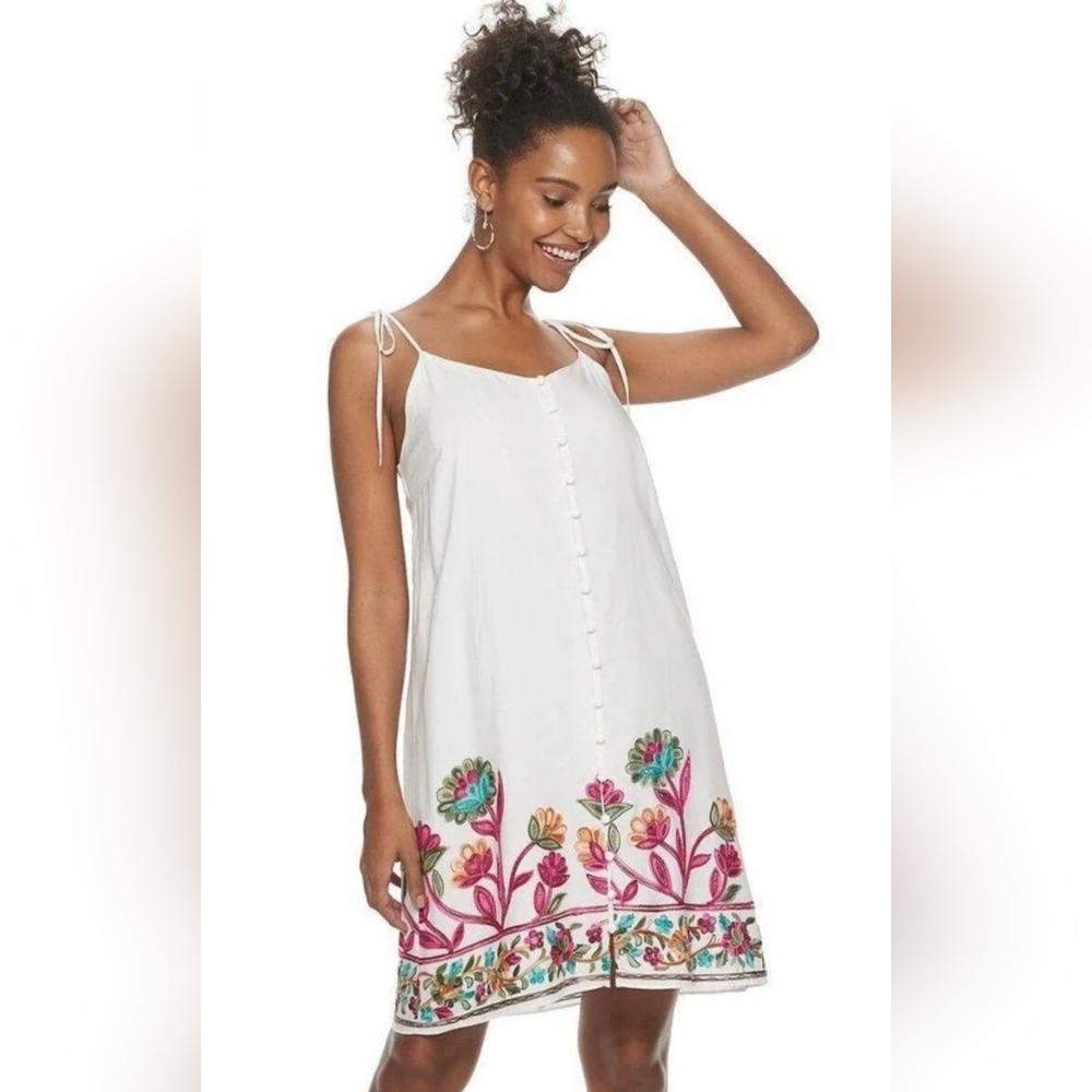 Hailey Lyn Floral Embroidered Dress Size 4